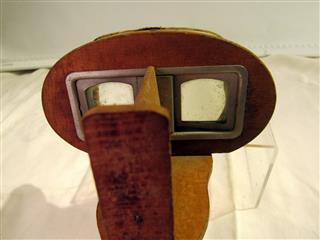 ANTIQUE STEREOSOPE VIEWER PAT APR 12,1904 WITH 70 CARDS & 5 POST CARDS
